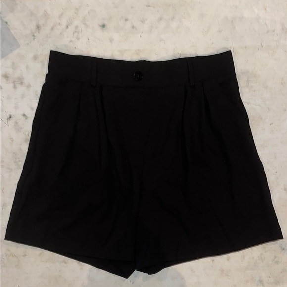 Betabrand 90s Pleated Trouser Short in black | size Large - Picture 1 of 7